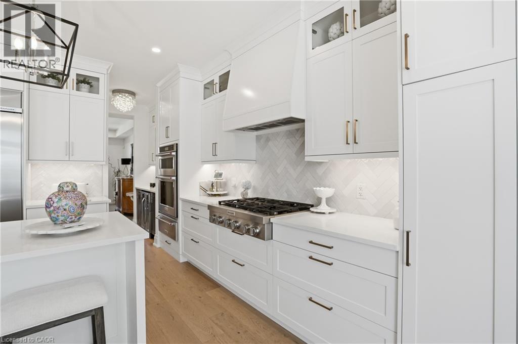 24 Willow Bank Common, St. Catharines, ON - Indoor Photo Showing Kitchen With Upgraded Kitchen