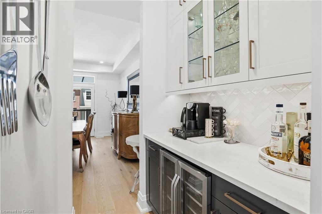 24 Willow Bank Common, St. Catharines, ON - Indoor Photo Showing Kitchen
