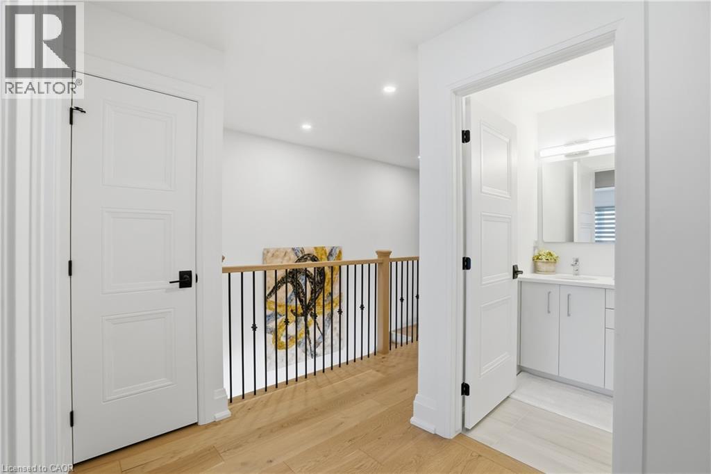 24 Willow Bank Common, St. Catharines, ON - Indoor Photo Showing Other Room