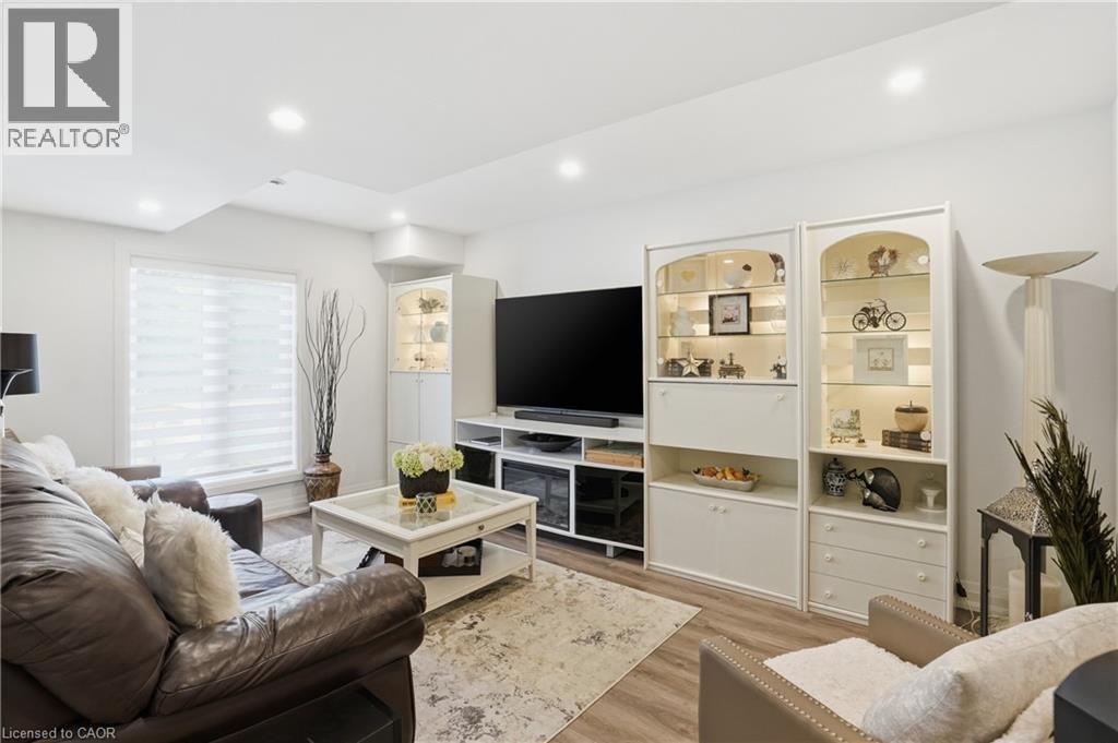 24 Willow Bank Common, St. Catharines, ON - Indoor Photo Showing Living Room