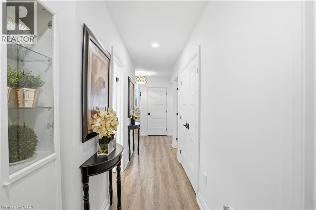 24 Willow Bank Common, St. Catharines, ON - Indoor Photo Showing Other Room
