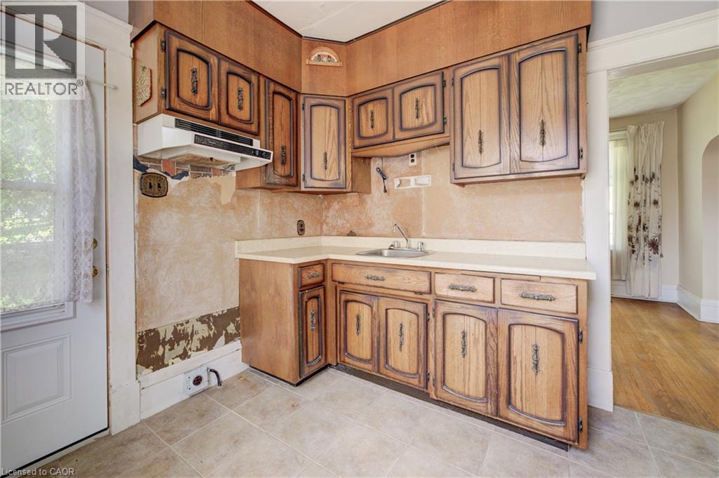 2 Samuelson Street, Cambridge, ON - Indoor Photo Showing Kitchen