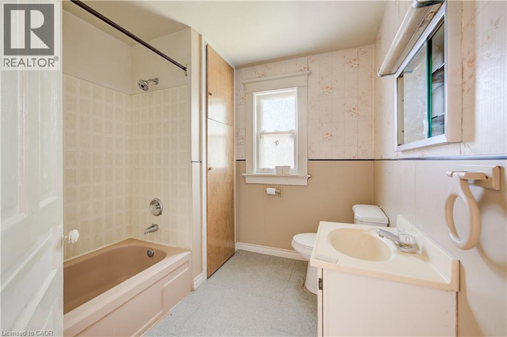 2 Samuelson Street, Cambridge, ON - Indoor Photo Showing Bathroom