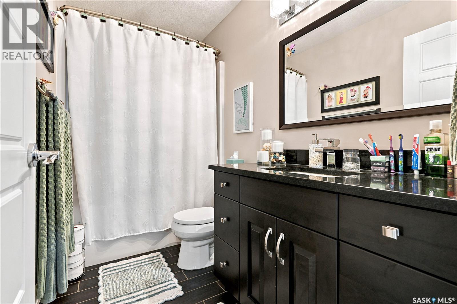335 Dawson Crescent, Saskatoon, SK - Indoor Photo Showing Bathroom