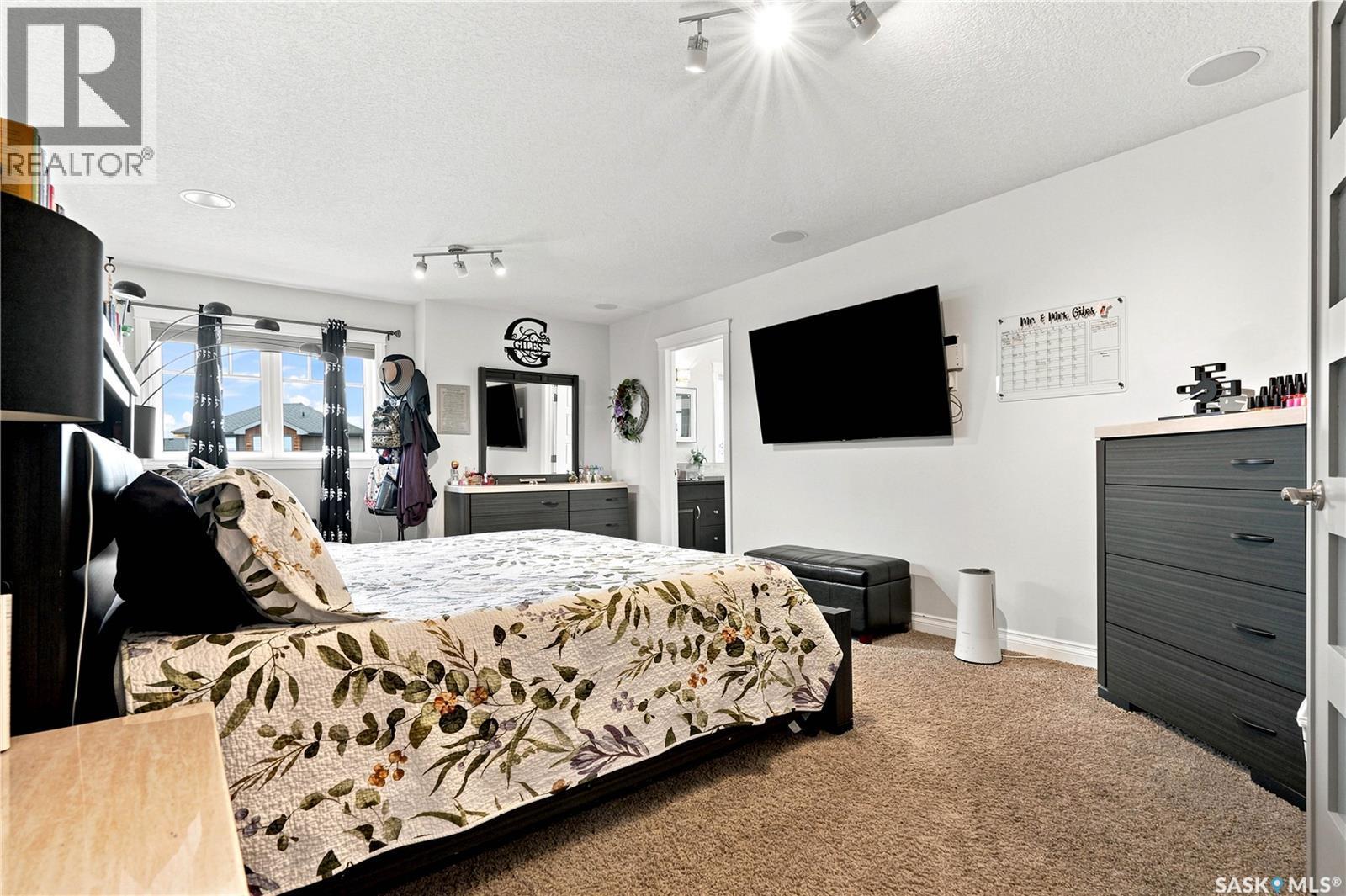 335 Dawson Crescent, Saskatoon, SK - Indoor Photo Showing Bedroom