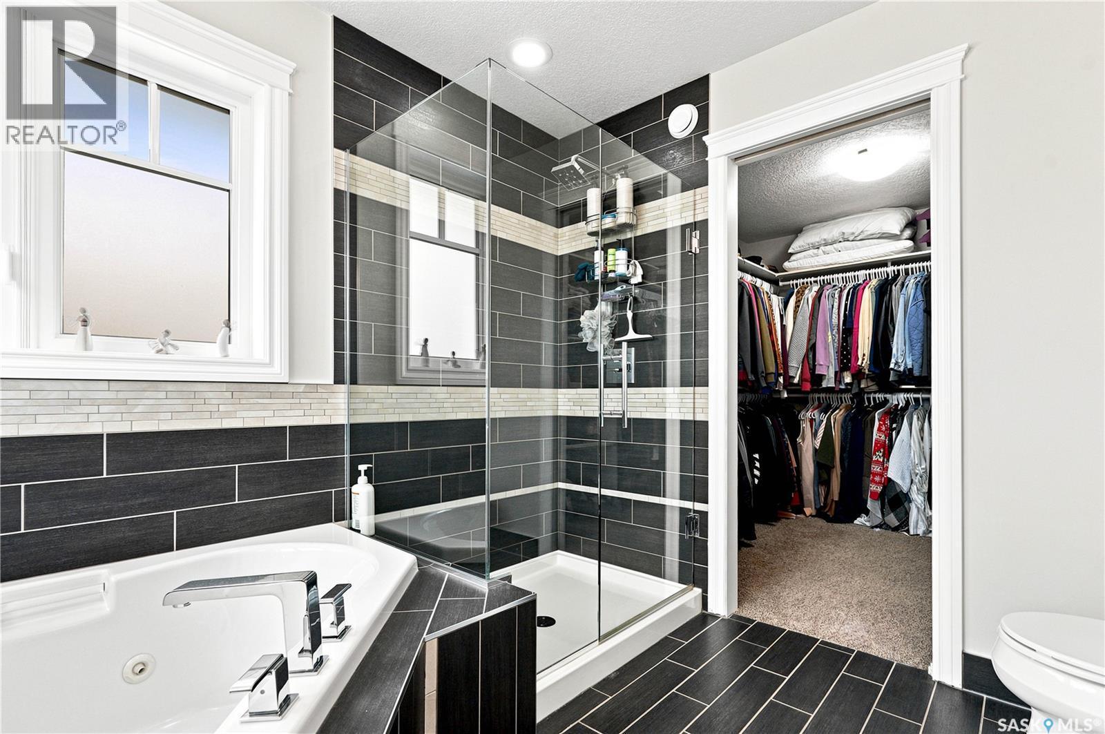 335 Dawson Crescent, Saskatoon, SK - Indoor Photo Showing Bathroom
