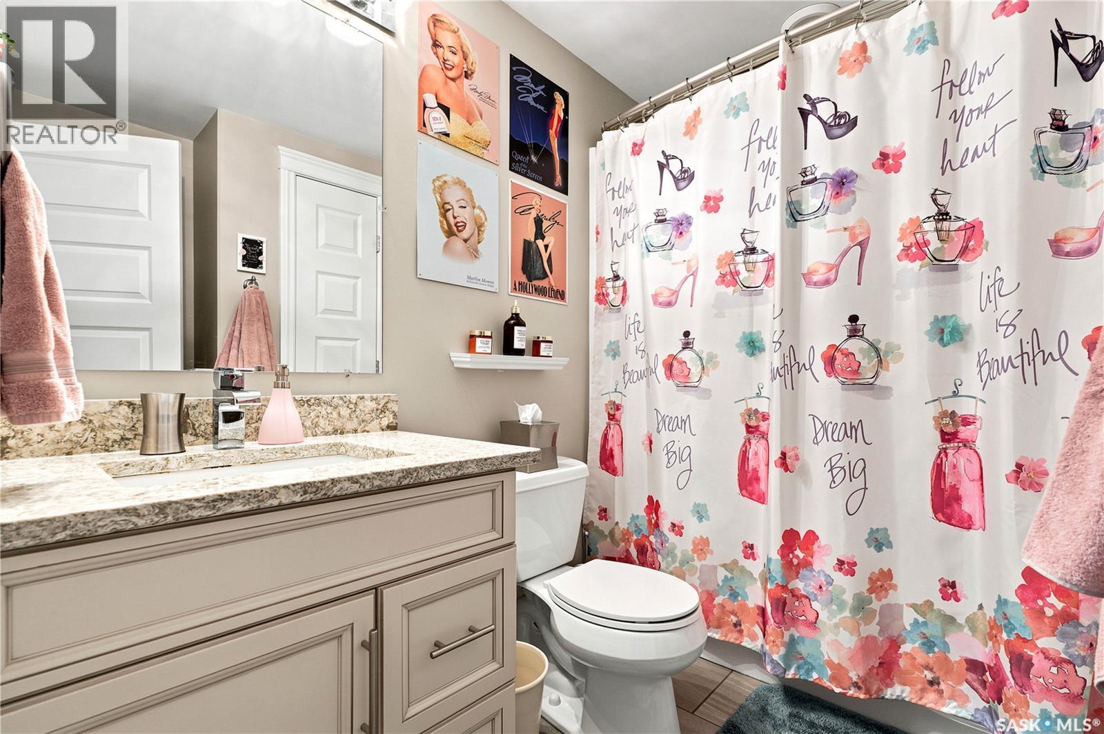 335 Dawson Crescent, Saskatoon, SK - Indoor Photo Showing Bathroom