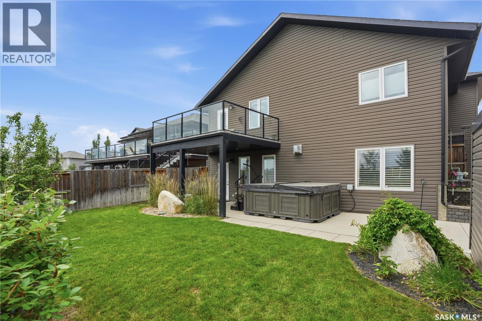 335 Dawson Crescent, Saskatoon, SK - Outdoor With Deck Patio Veranda
