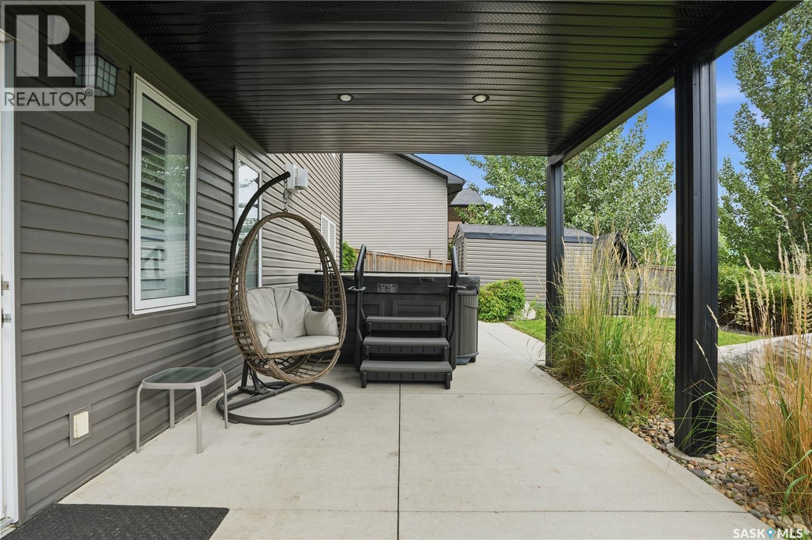 335 Dawson Crescent, Saskatoon, SK - Outdoor With Deck Patio Veranda With Exterior
