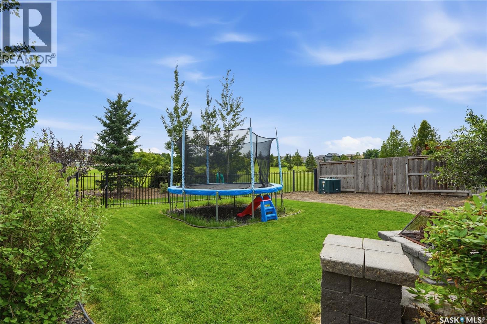 335 Dawson Crescent, Saskatoon, SK - Outdoor With Backyard