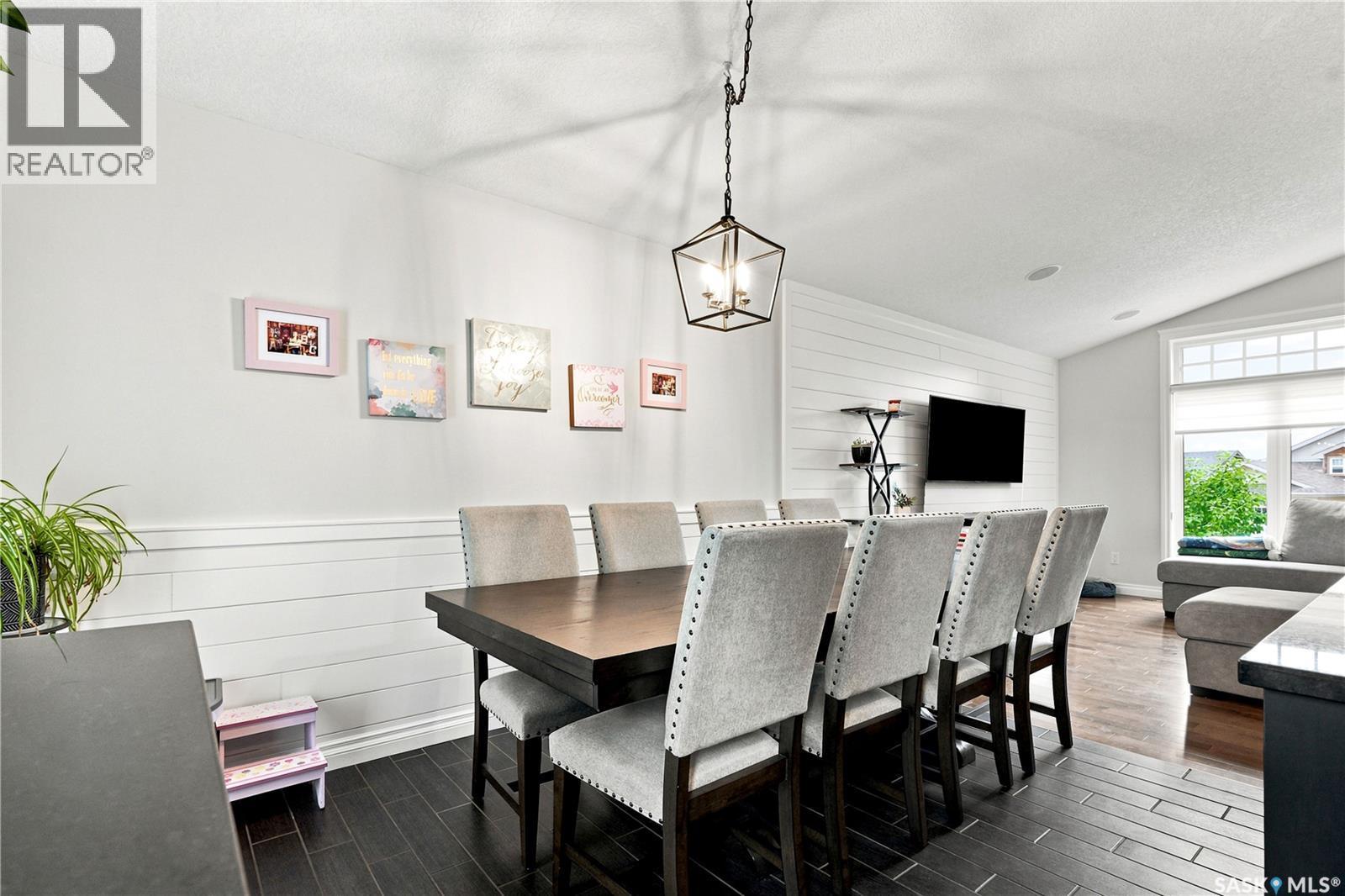 335 Dawson Crescent, Saskatoon, SK - Indoor Photo Showing Dining Room