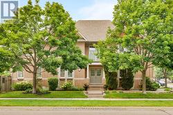 457 RAVINEVIEW WAY Oakville, ON L6H 6S8