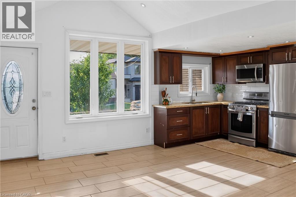 8 Robins Avenue, Hamilton, ON - Indoor Photo Showing Kitchen With Stainless Steel Kitchen
