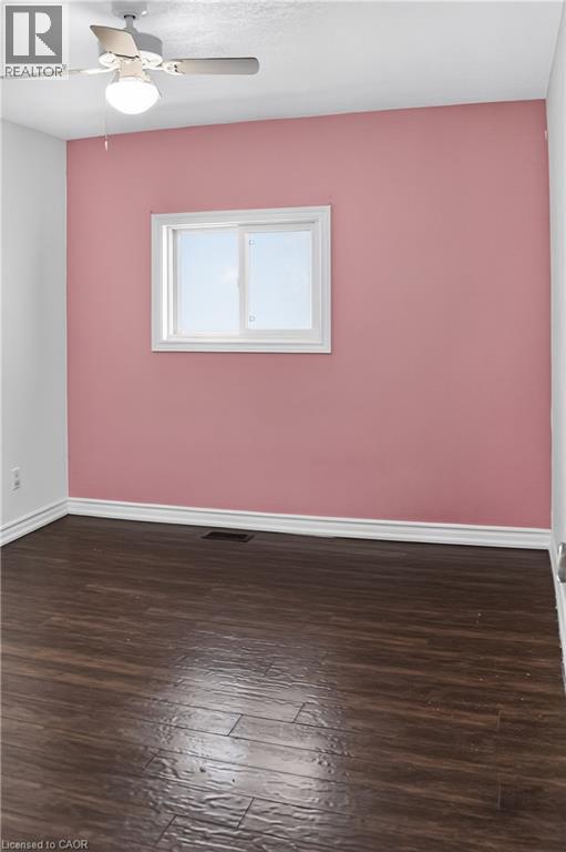 8 Robins Avenue, Hamilton, ON - Indoor Photo Showing Other Room