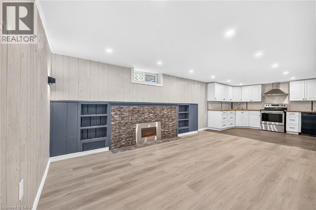 96 Fielding Crescent, Hamilton, ON - Indoor With Fireplace