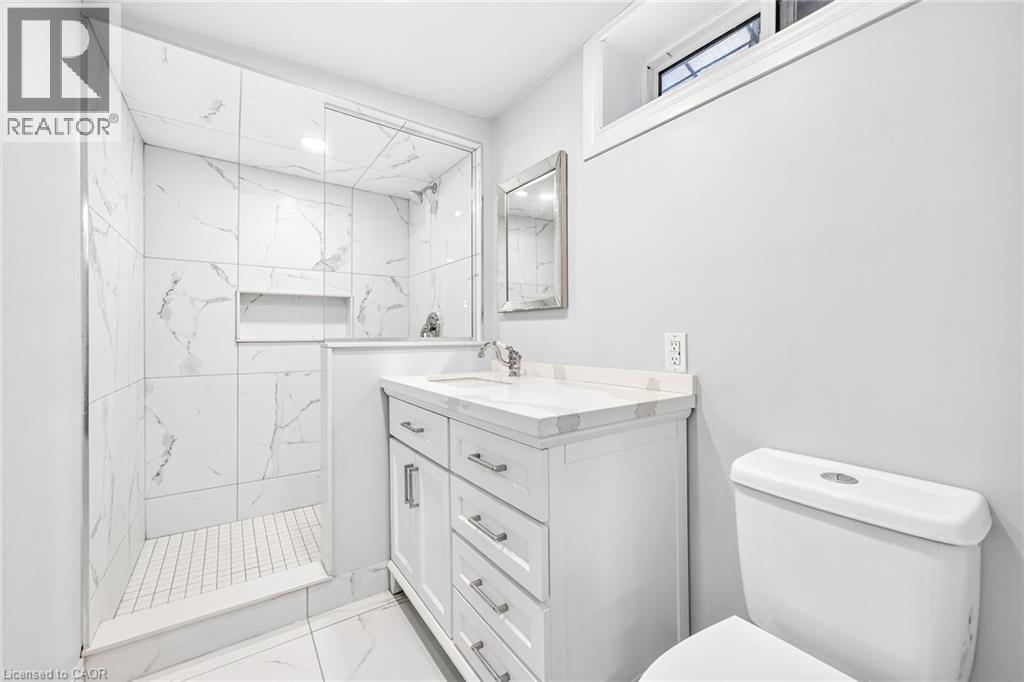 96 Fielding Crescent, Hamilton, ON - Indoor Photo Showing Bathroom