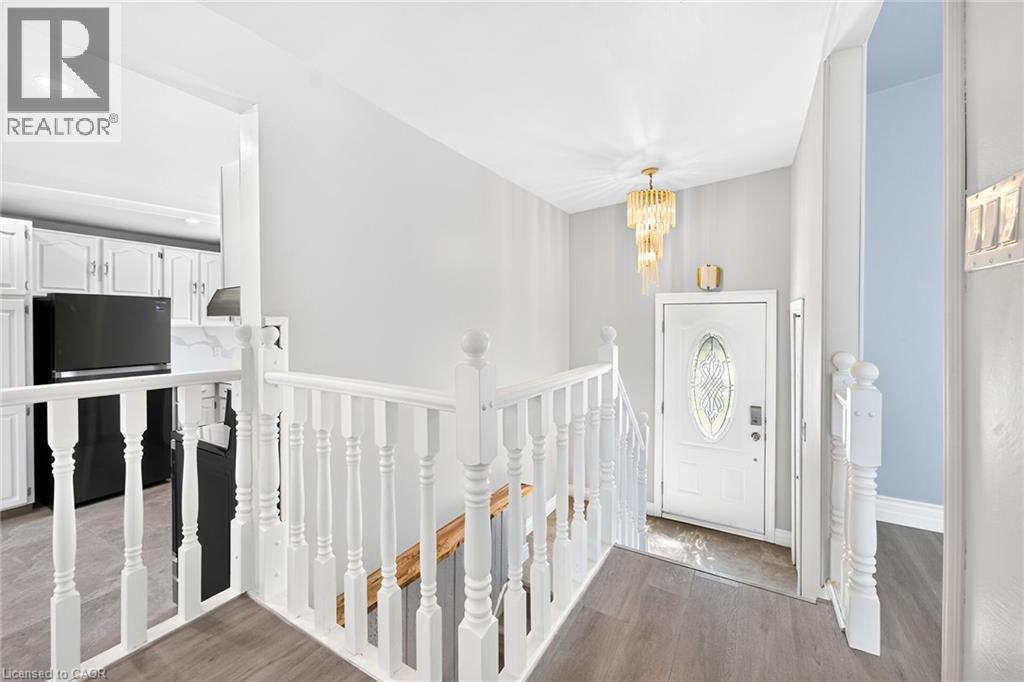 96 Fielding Crescent, Hamilton, ON - Indoor Photo Showing Other Room