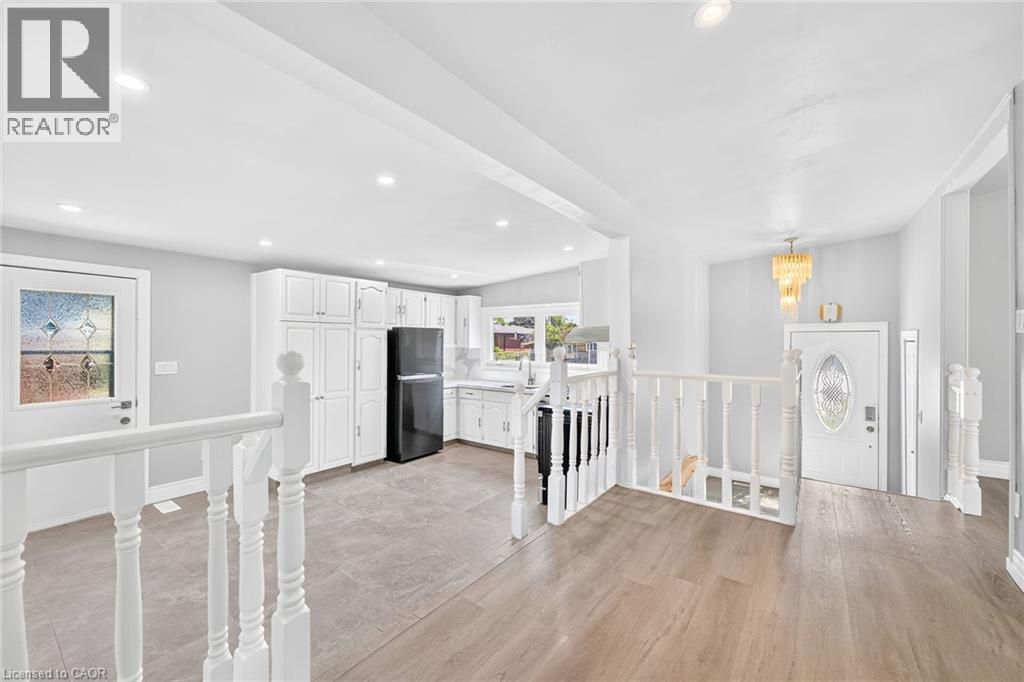 96 Fielding Crescent, Hamilton, ON - Indoor Photo Showing Other Room