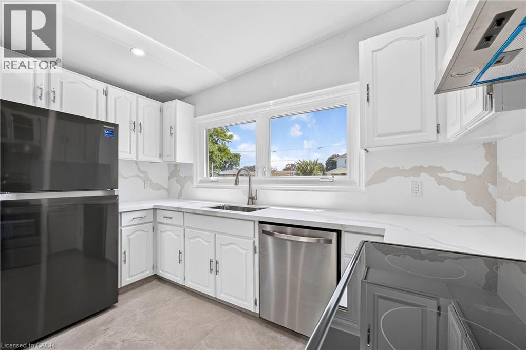 96 Fielding Crescent, Hamilton, ON - Indoor Photo Showing Kitchen