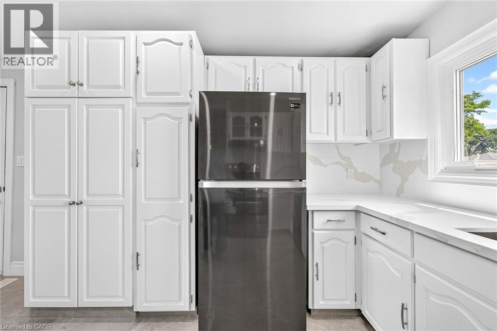96 Fielding Crescent, Hamilton, ON - Indoor Photo Showing Kitchen
