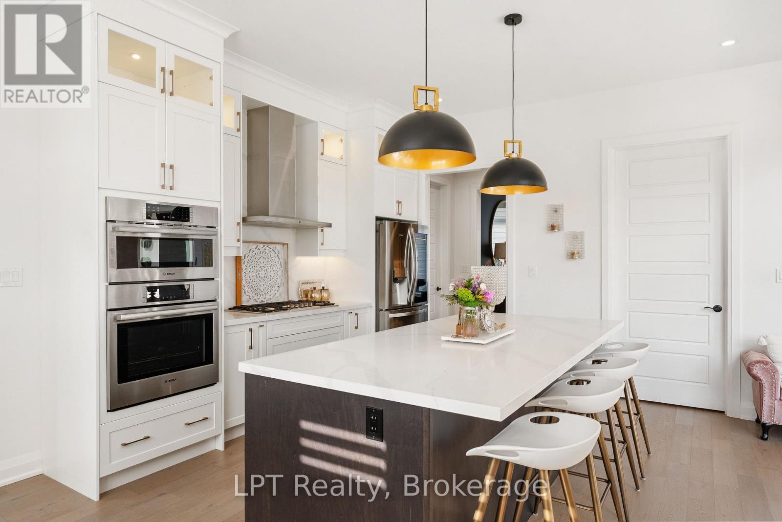 67 Charles Tilley Crescent, Clarington, ON - Indoor Photo Showing Kitchen With Upgraded Kitchen