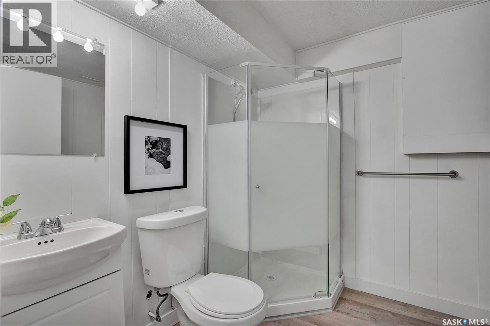 2945 Preston Avenue S, Saskatoon, SK - Indoor Photo Showing Bathroom
