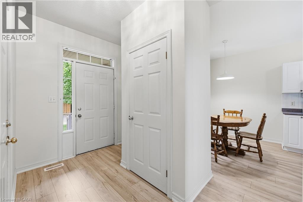 98 Sunibel Drive E, Glanbrook, ON - Indoor Photo Showing Other Room