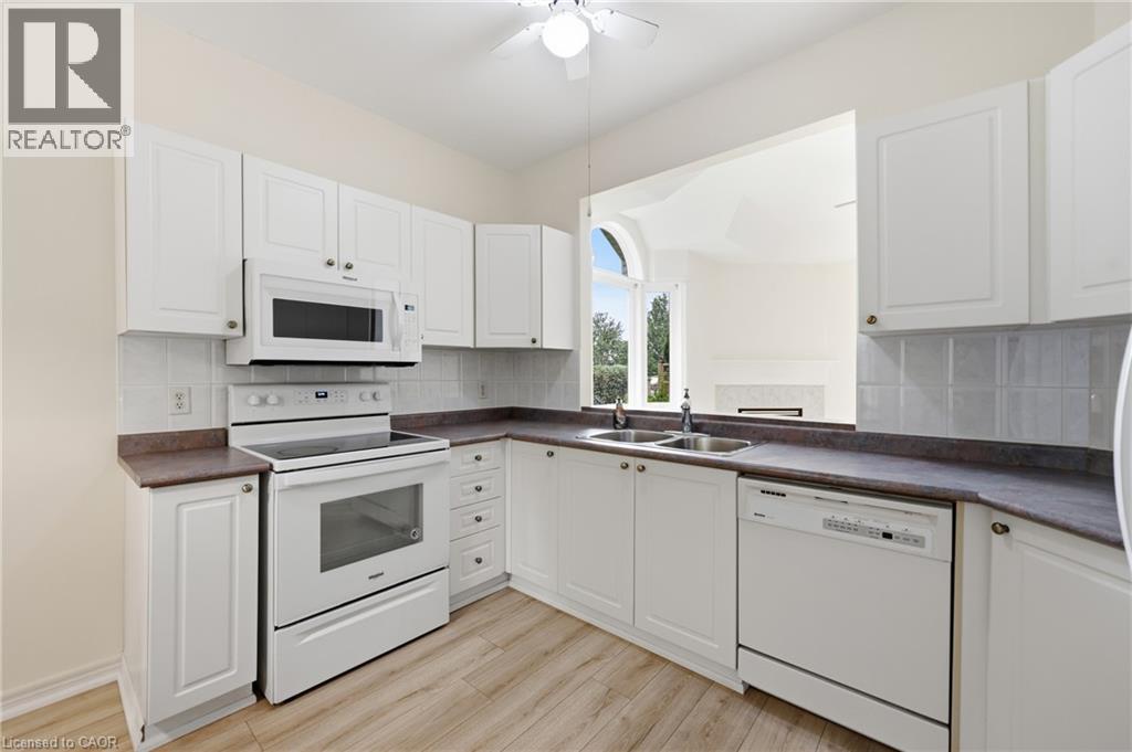 98 Sunibel Drive E, Glanbrook, ON - Indoor Photo Showing Kitchen With Double Sink