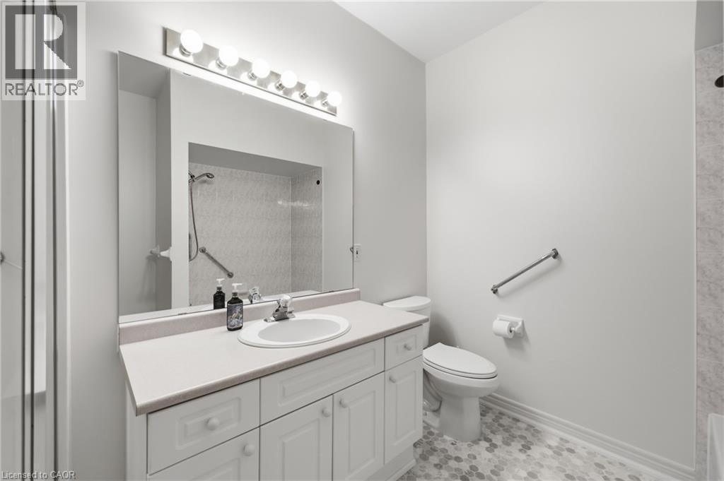 98 Sunibel Drive E, Glanbrook, ON - Indoor Photo Showing Bathroom