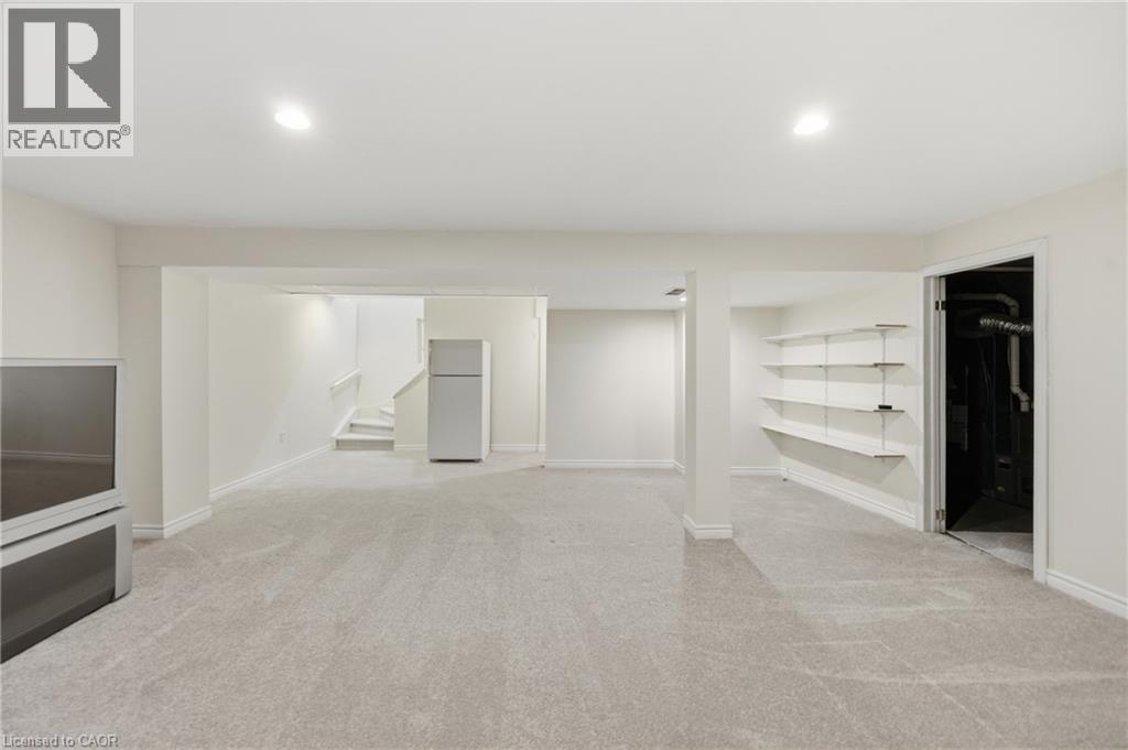 98 Sunibel Drive E, Glanbrook, ON - Indoor Photo Showing Other Room