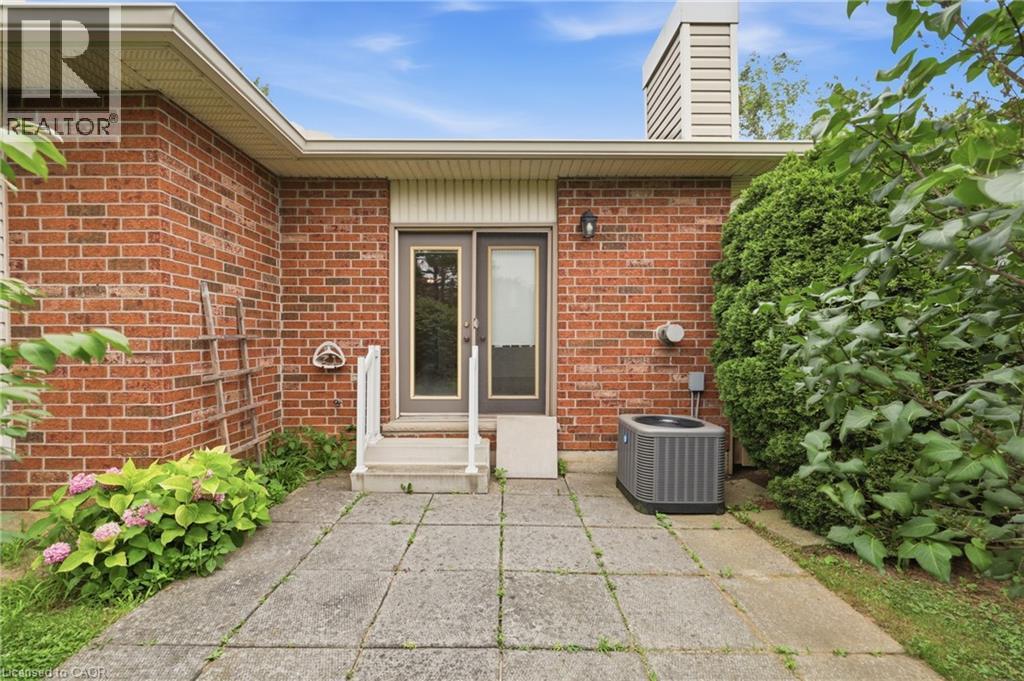 98 Sunibel Drive E, Glanbrook, ON - Outdoor