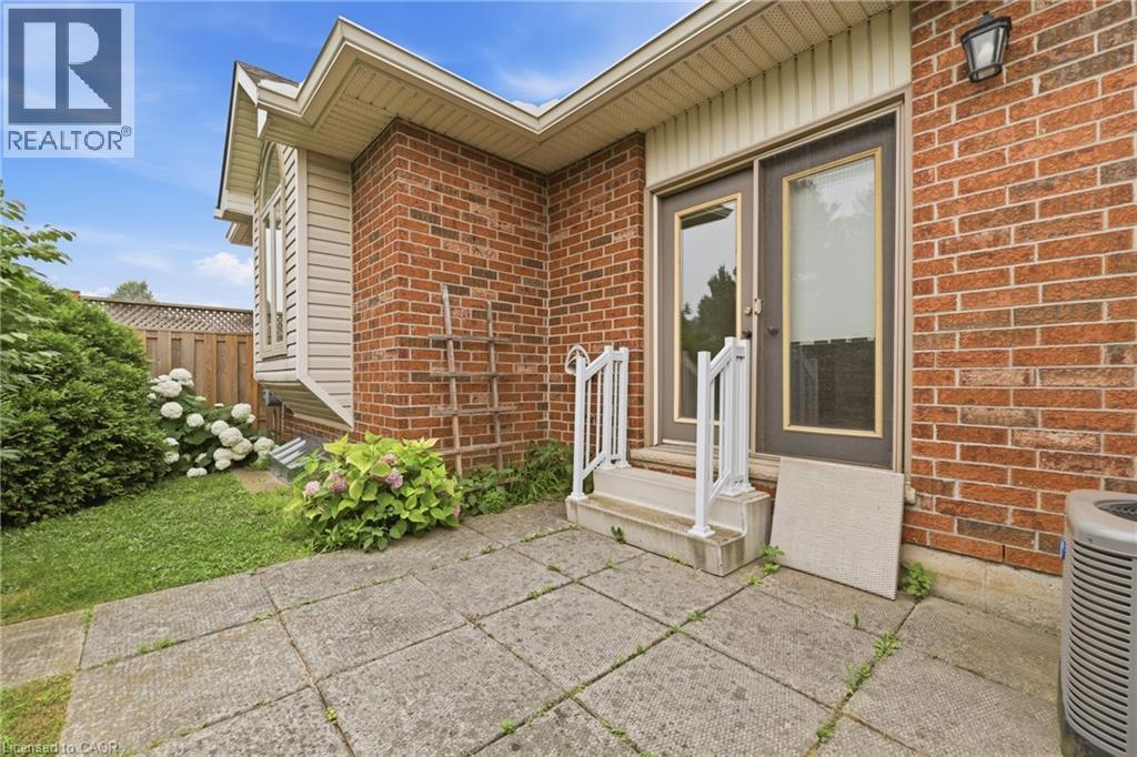 98 Sunibel Drive E, Glanbrook, ON - Outdoor With Exterior