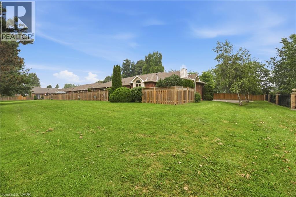 98 Sunibel Drive E, Glanbrook, ON - Outdoor With Backyard