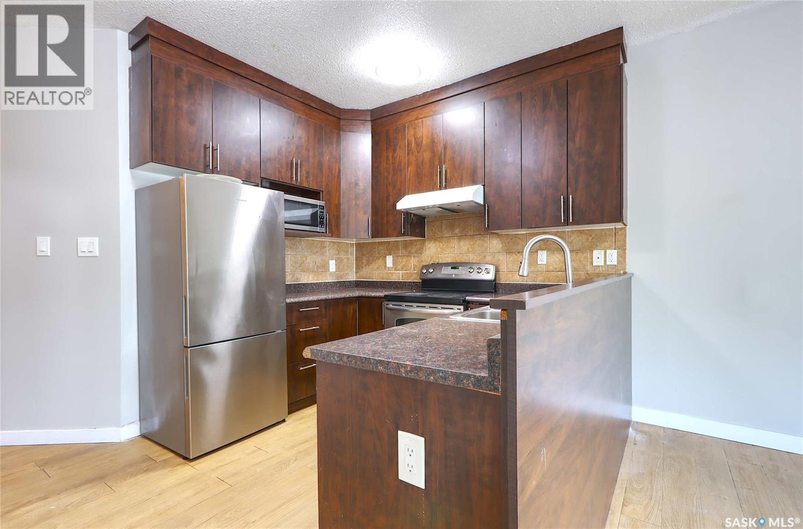 741 Garnet Street, Regina, SK - Indoor Photo Showing Kitchen