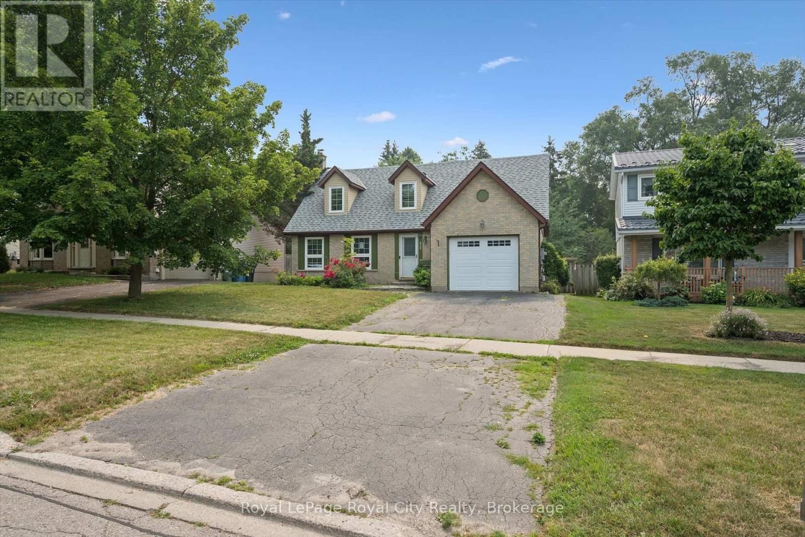 628 Willow Road, Guelph (Willow West/Sugarbush/West Acres), ON - Outdoor With Facade