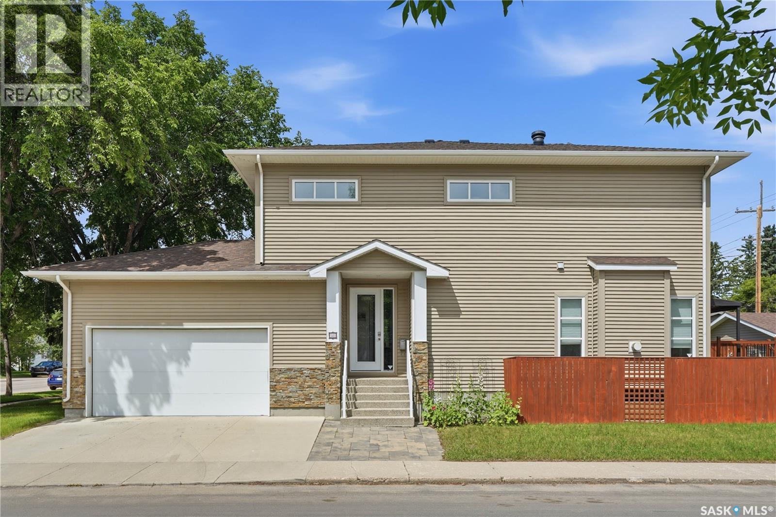 1623 Broadway Avenue, Saskatoon, SK - Outdoor