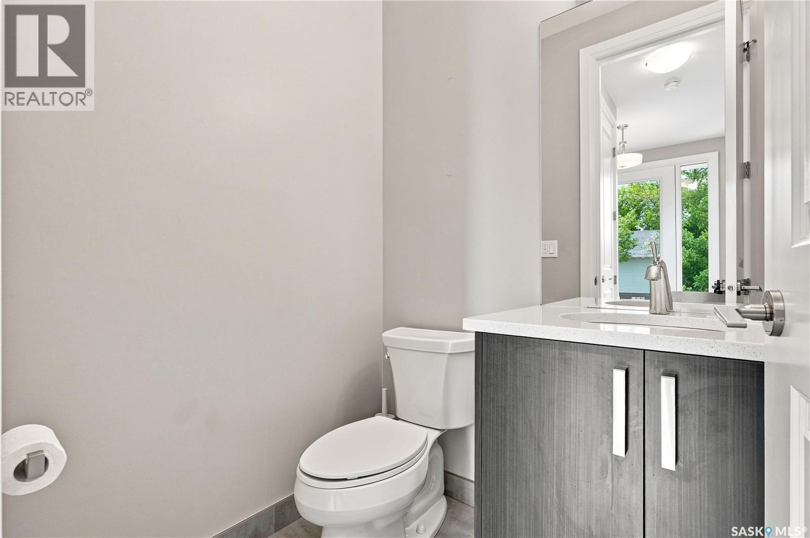 1623 Broadway Avenue, Saskatoon, SK - Indoor Photo Showing Bathroom