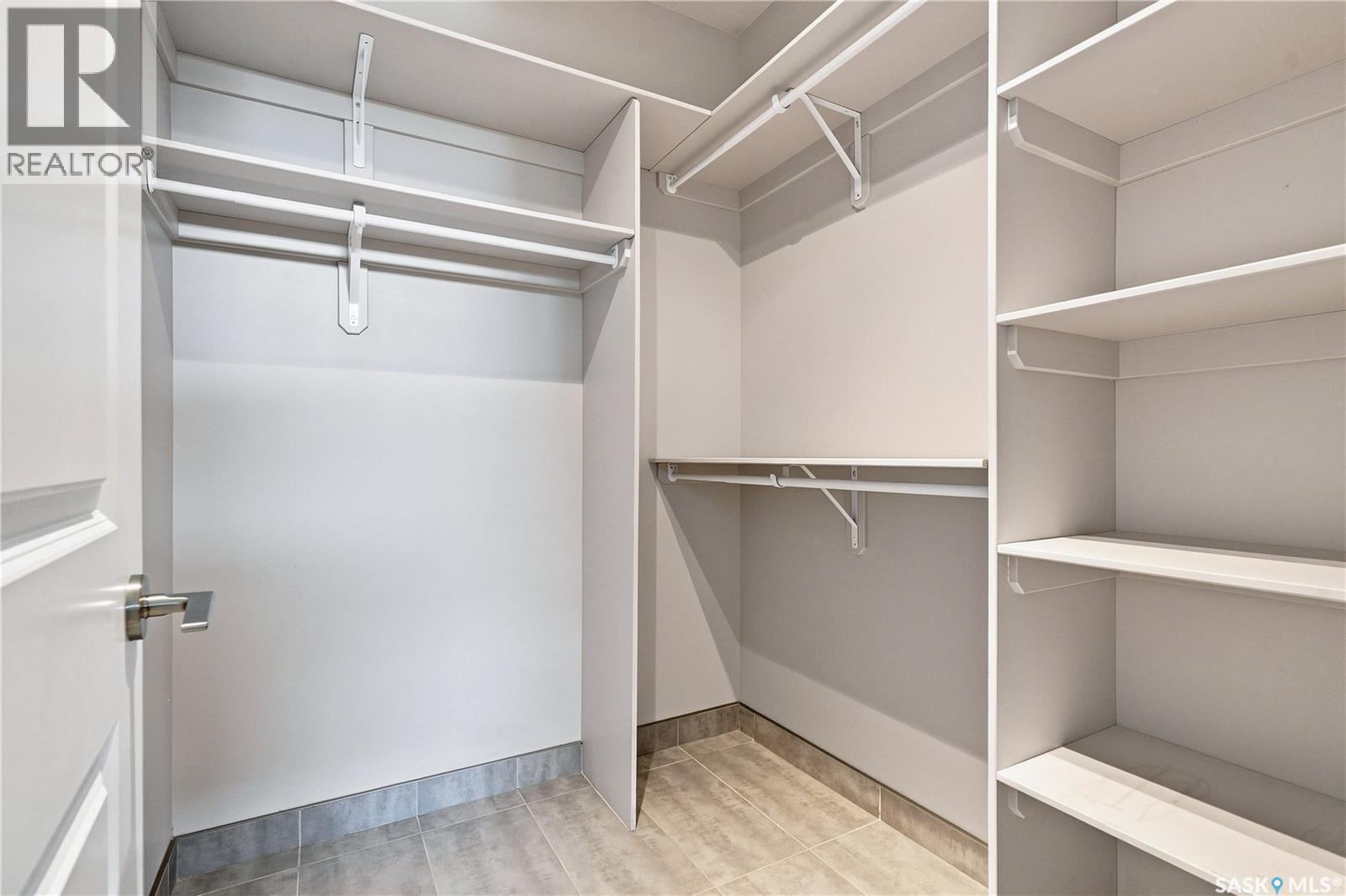 1623 Broadway Avenue, Saskatoon, SK - Indoor With Storage