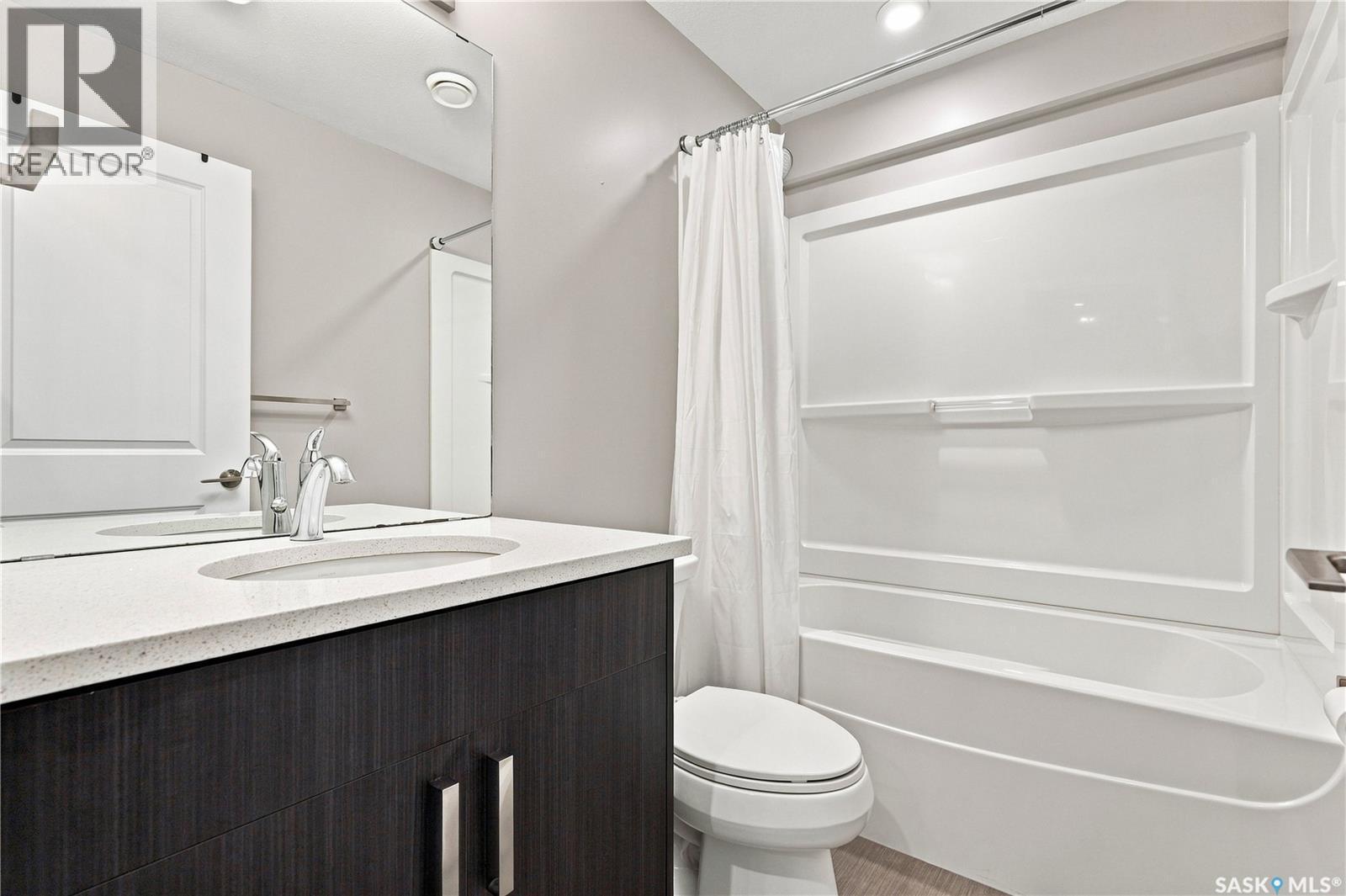 1623 Broadway Avenue, Saskatoon, SK - Indoor Photo Showing Bathroom