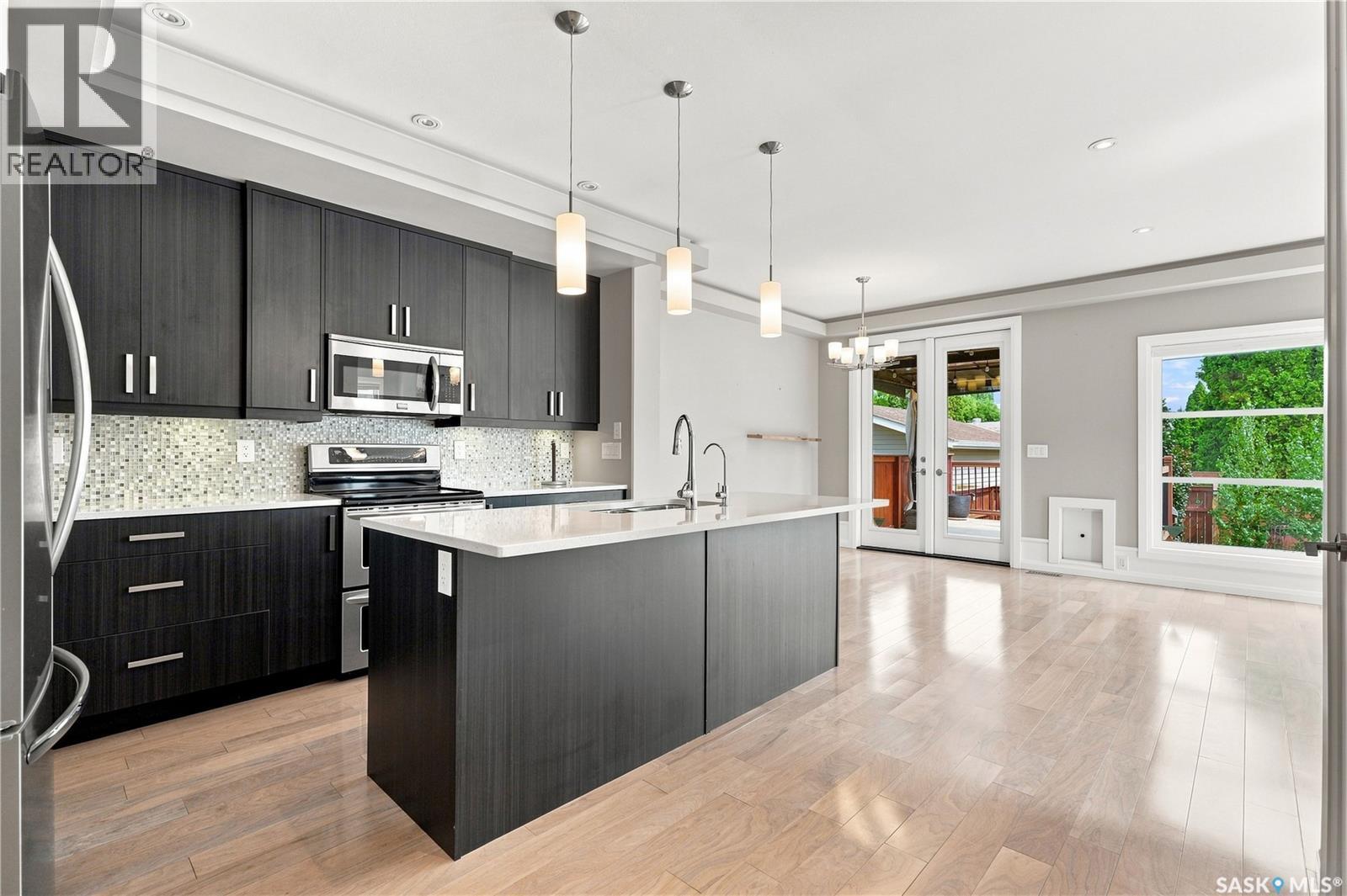 1623 Broadway Avenue, Saskatoon, SK - Indoor Photo Showing Kitchen With Stainless Steel Kitchen With Upgraded Kitchen
