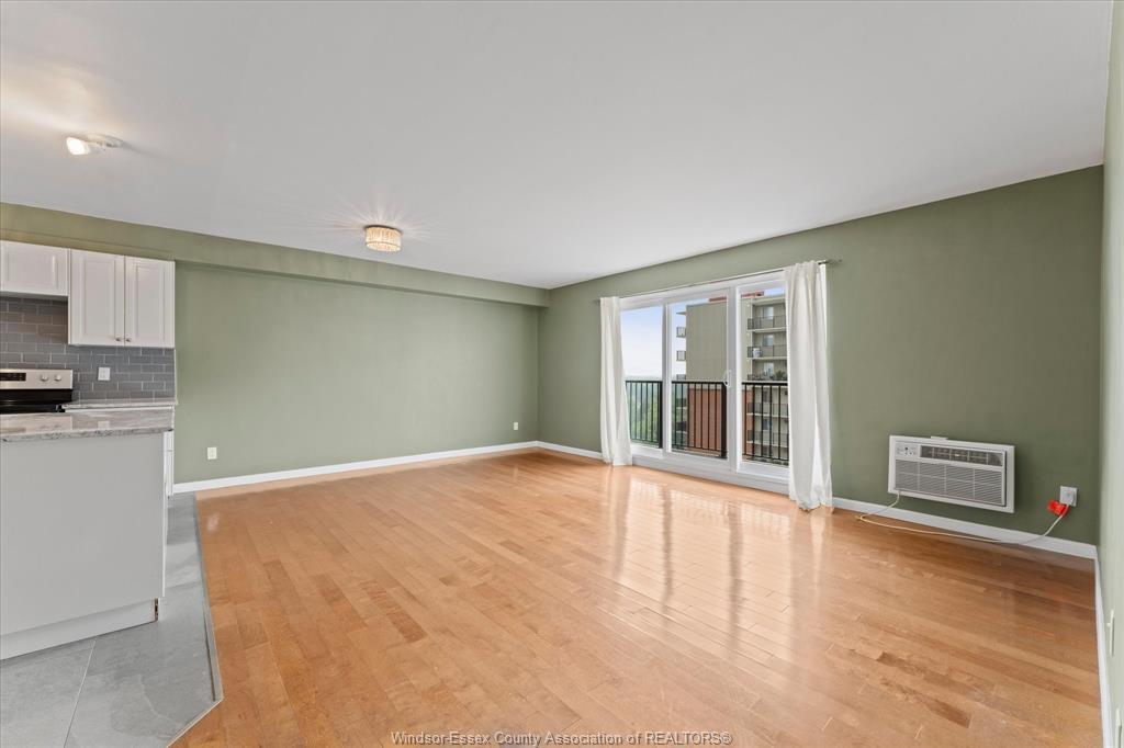 1110-8591 Riverside Drive East, Windsor, ON - Indoor Photo Showing Kitchen