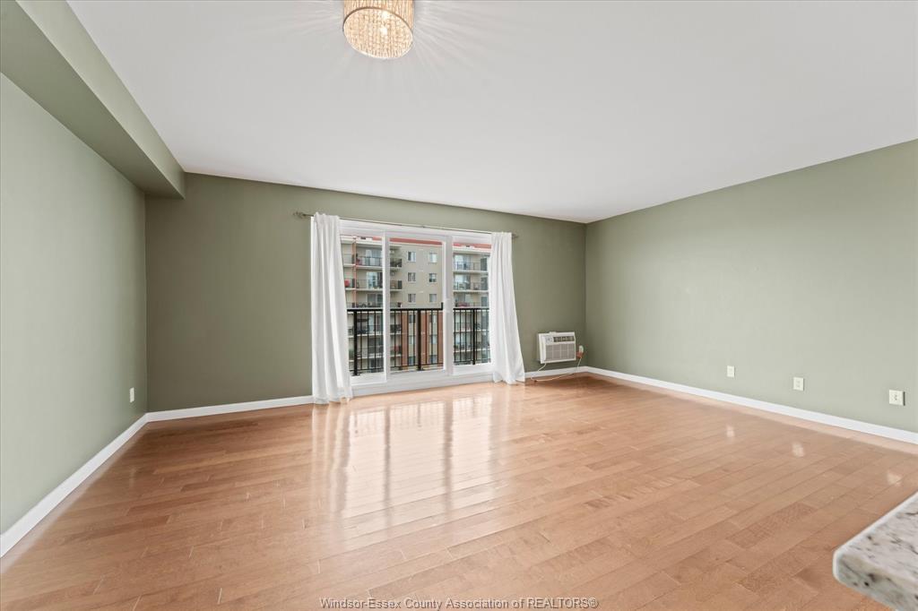 1110-8591 Riverside Drive East, Windsor, ON - Indoor Photo Showing Other Room