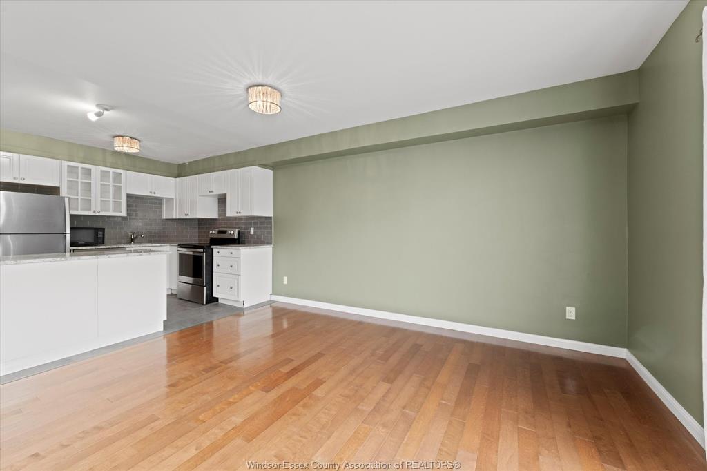 1110-8591 Riverside Drive East, Windsor, ON - Indoor Photo Showing Kitchen