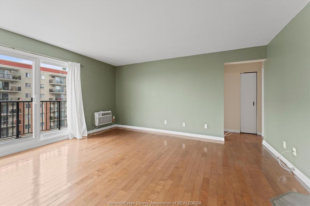 1110-8591 Riverside Drive East, Windsor, ON - Indoor Photo Showing Other Room