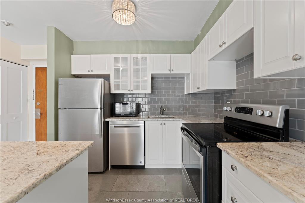 1110-8591 Riverside Drive East, Windsor, ON - Indoor Photo Showing Kitchen With Upgraded Kitchen