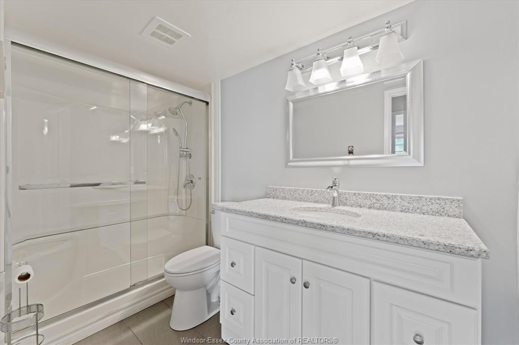 1110-8591 Riverside Drive East, Windsor, ON - Indoor Photo Showing Bathroom