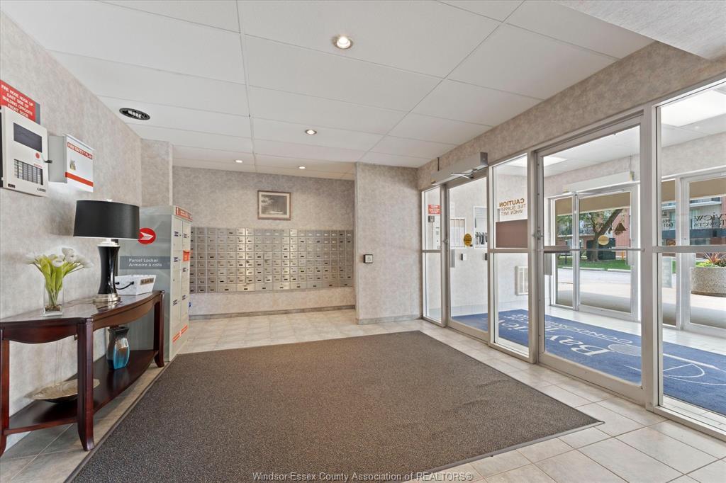 1110-8591 Riverside Drive East, Windsor, ON - Indoor Photo Showing Other Room