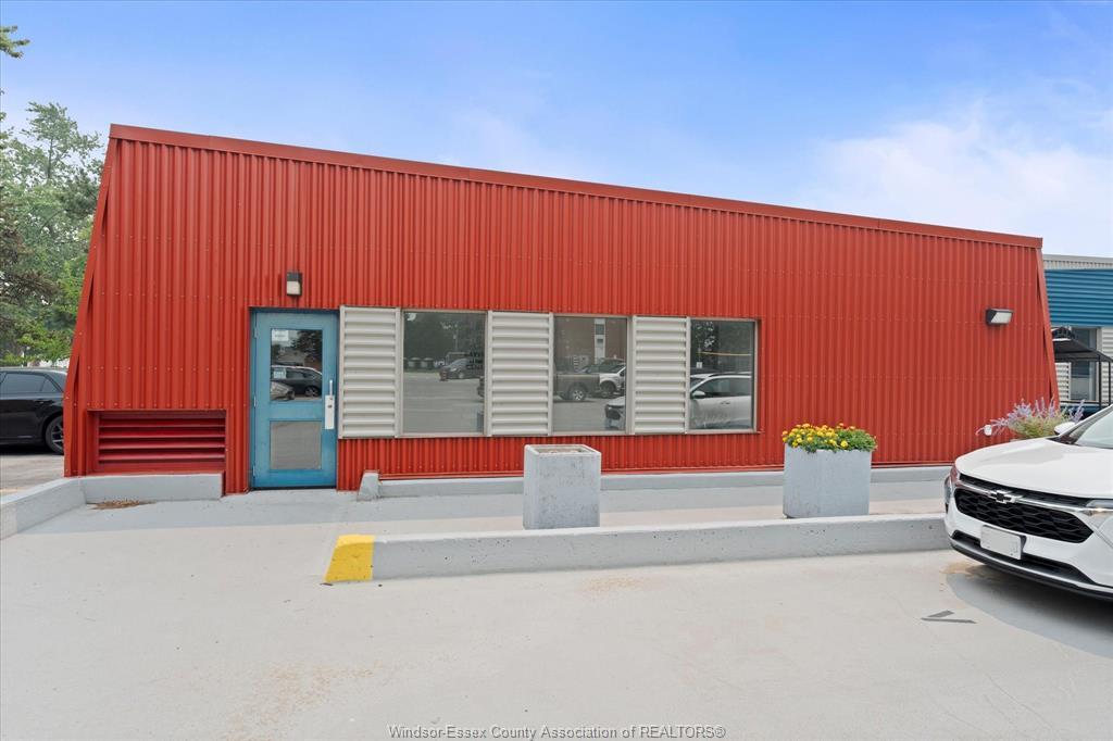 1110-8591 Riverside Drive East, Windsor, ON - Outdoor