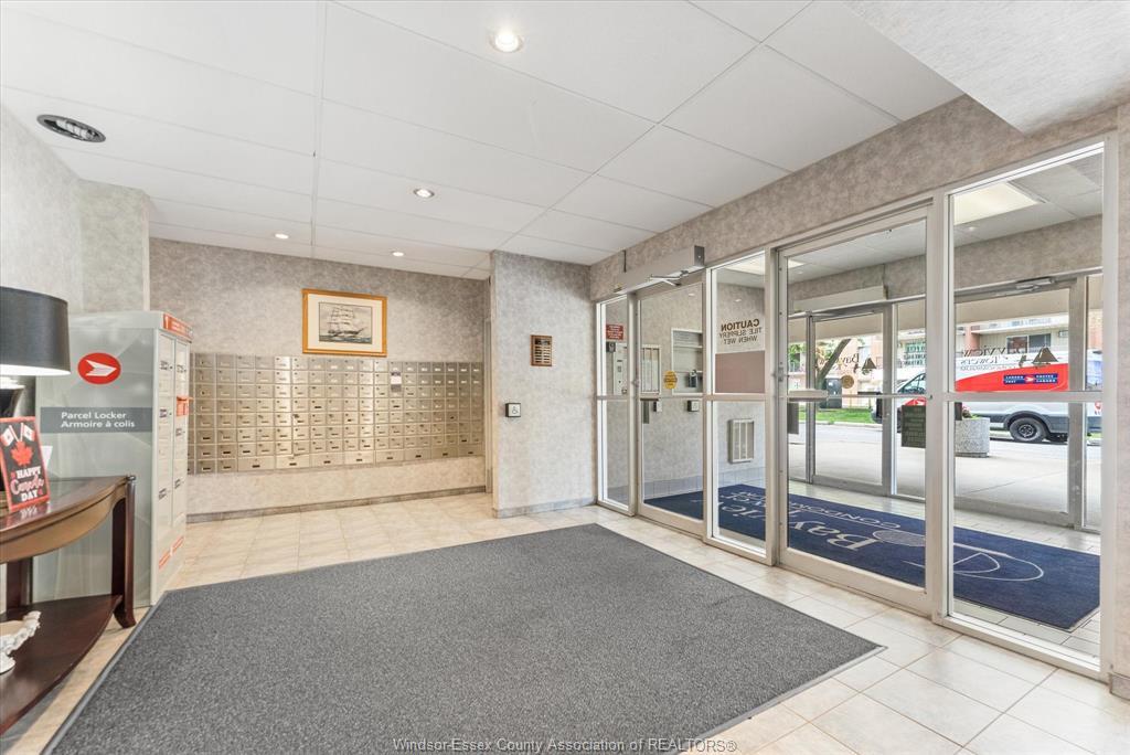 1110-8591 Riverside Drive East, Windsor, ON - Indoor