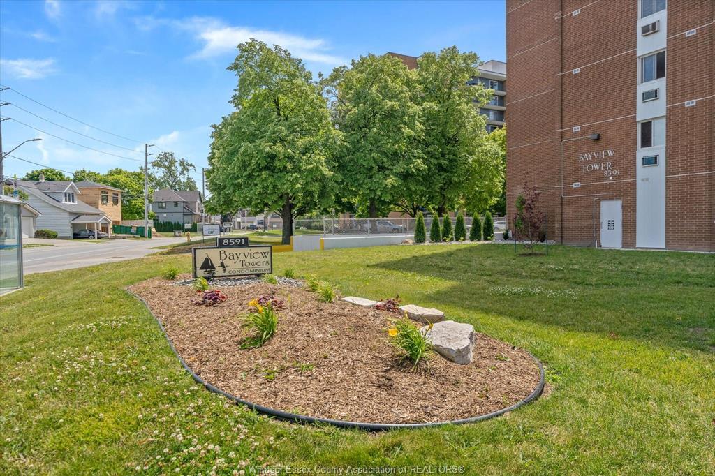 1110-8591 Riverside Drive East, Windsor, ON - Outdoor